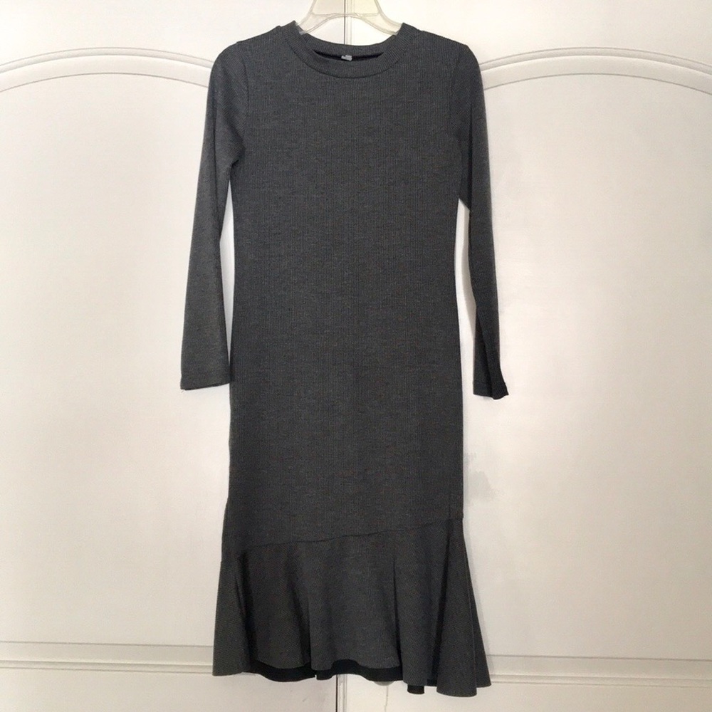 Coeur de vague long sleeve grey dress.